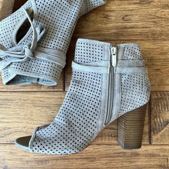 Sam Edelman Ellery Open Toe Bootie in Putty Perforated Suede Size 8 - Picture 4 of 14